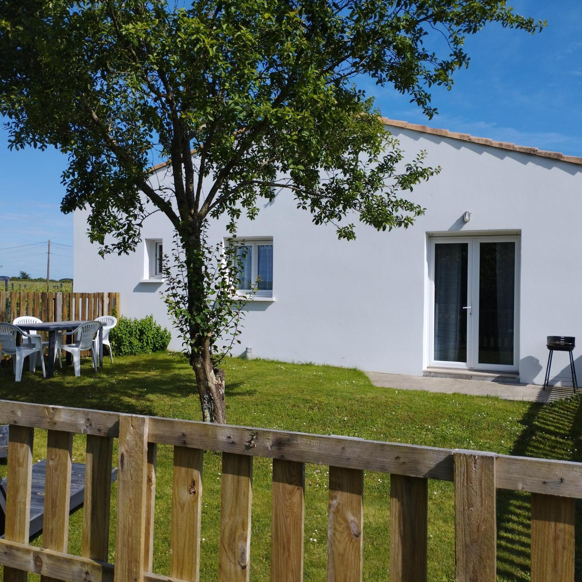 Studio Entre Terre Et Mer Saint-Romain-de-Benet ภายนอก รูปภาพ